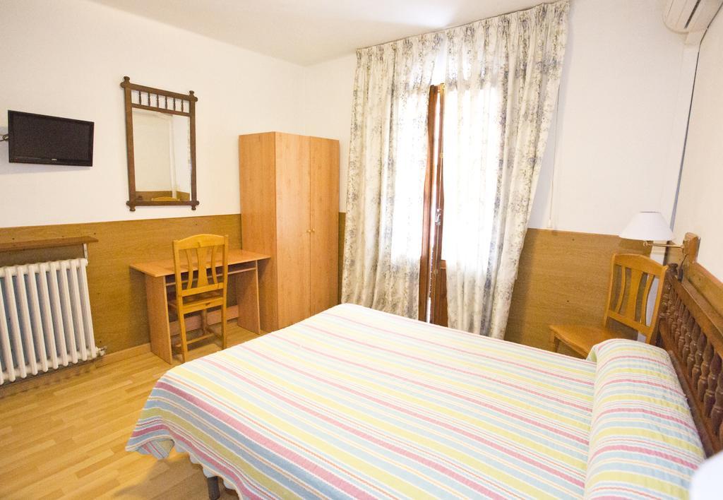 Hostal Lizana Χουέσκα Εξωτερικό φωτογραφία