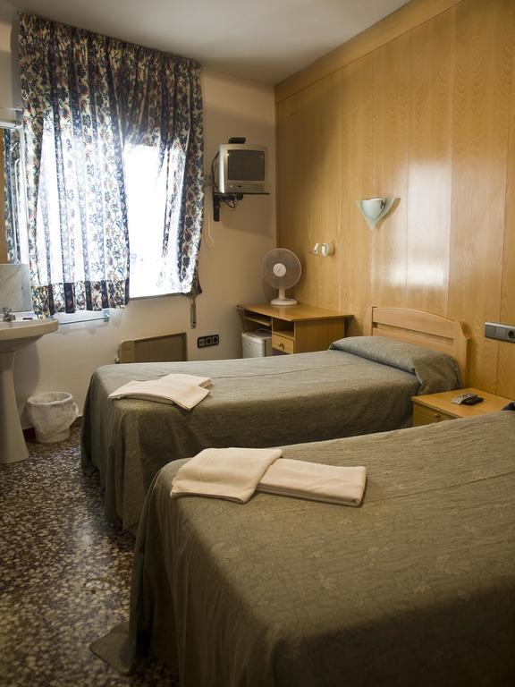 Hostal Lizana Χουέσκα Δωμάτιο φωτογραφία