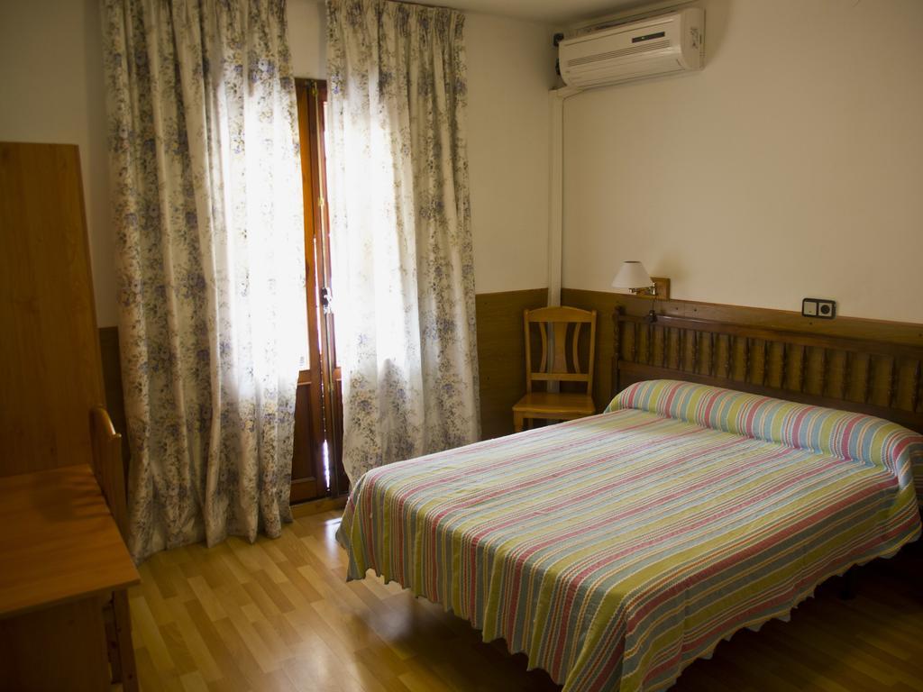 Hostal Lizana Χουέσκα Δωμάτιο φωτογραφία
