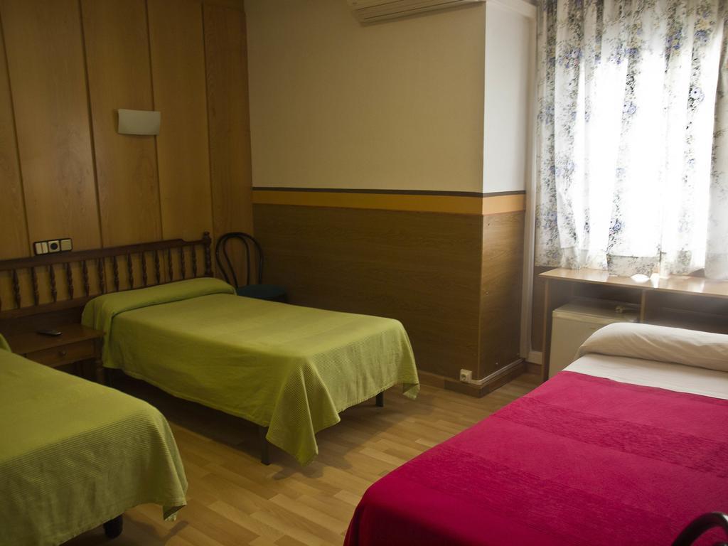 Hostal Lizana Χουέσκα Δωμάτιο φωτογραφία